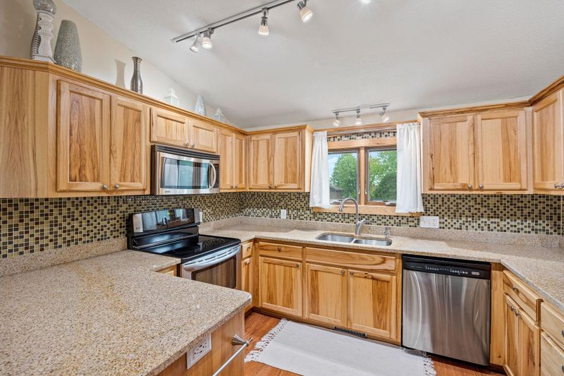 112136 Haering Cir, Chaska, MN 55318