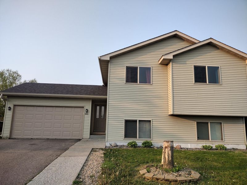 920 Steamboat Ln, Montrose, MN 55363