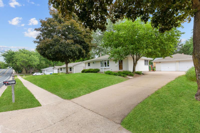 2417 W 106th St, Bloomington, MN 55431
