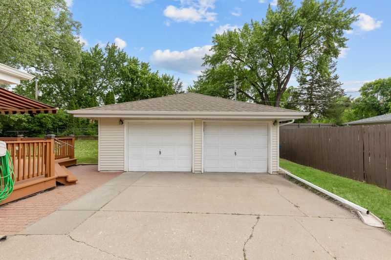 2417 W 106th St, Bloomington, MN 55431