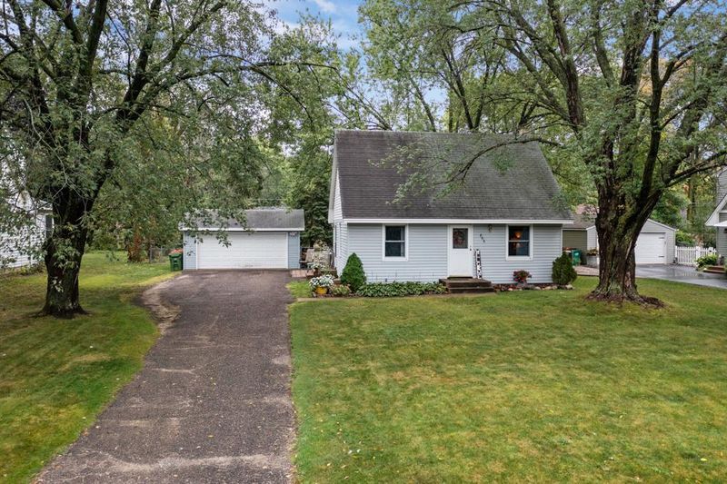 866 Woody Ln NW, Coon Rapids, MN 55448