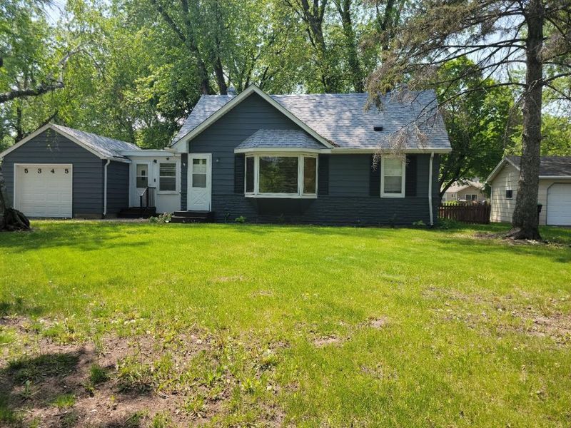 5345 Jackson Dr, Mounds View, MN 55112