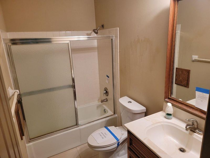 10302 Edinburgh Cir, Eden Prairie, MN 55347