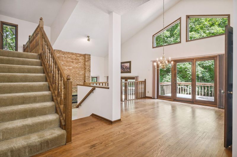 1030 Old Long Lake Rd, Wayzata, MN 55391