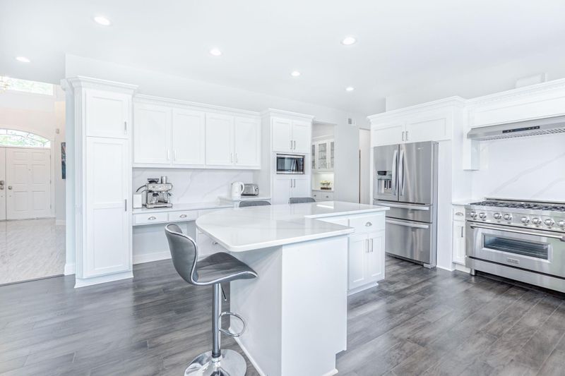 13 High Point Rd, White Bear Lake, MN 55110