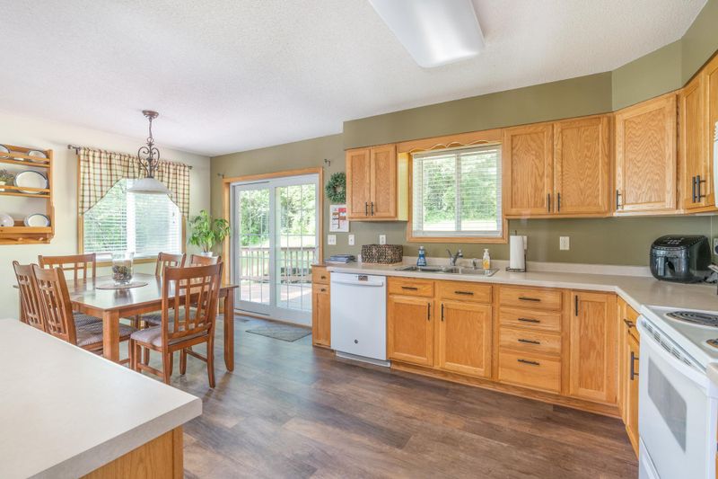 350 Kevin Dr, Spicer, MN 56288
