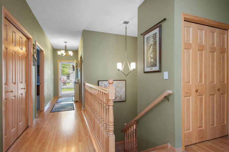 1134 Iris Dr, White Bear Twp, MN 55127