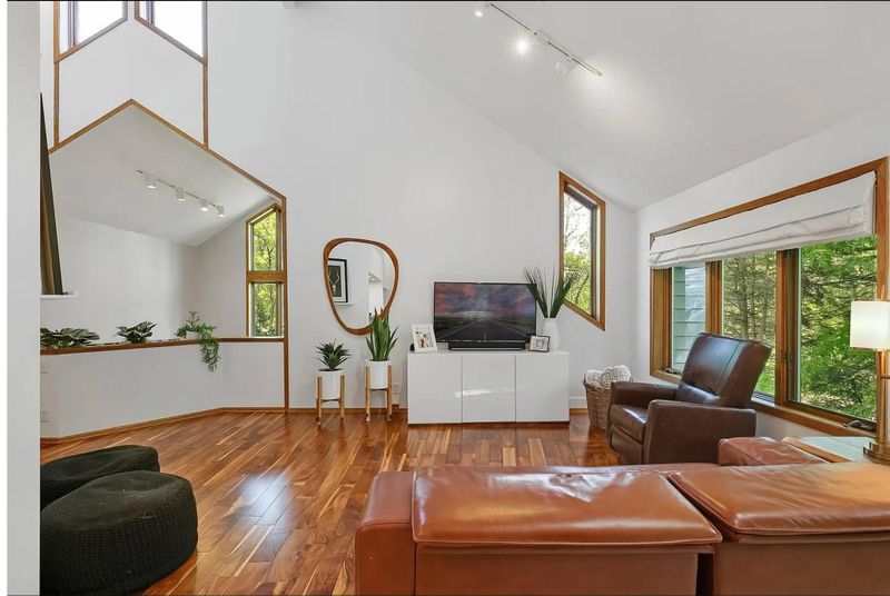 13900 Hill Ridge Dr, Minnetonka, MN 55305