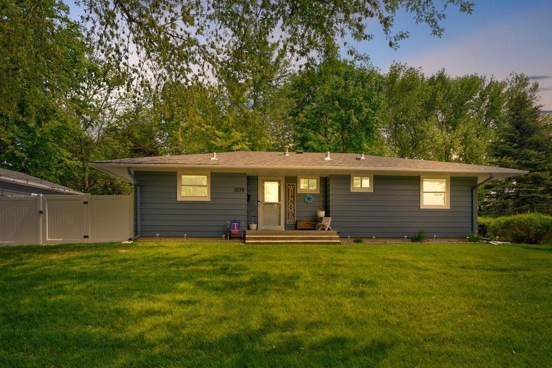 1039 Home Pl, Faribault, MN 55021