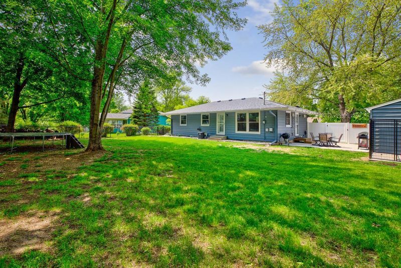 1039 Home Pl, Faribault, MN 55021