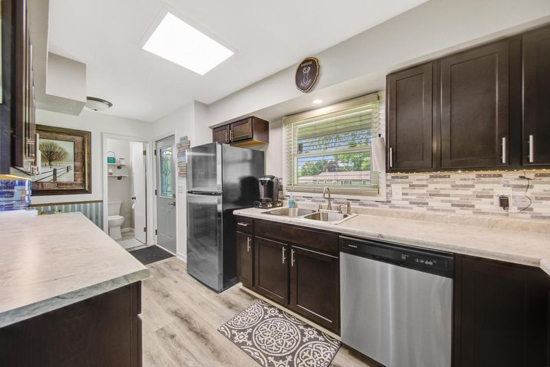 1039 Home Pl, Faribault, MN 55021