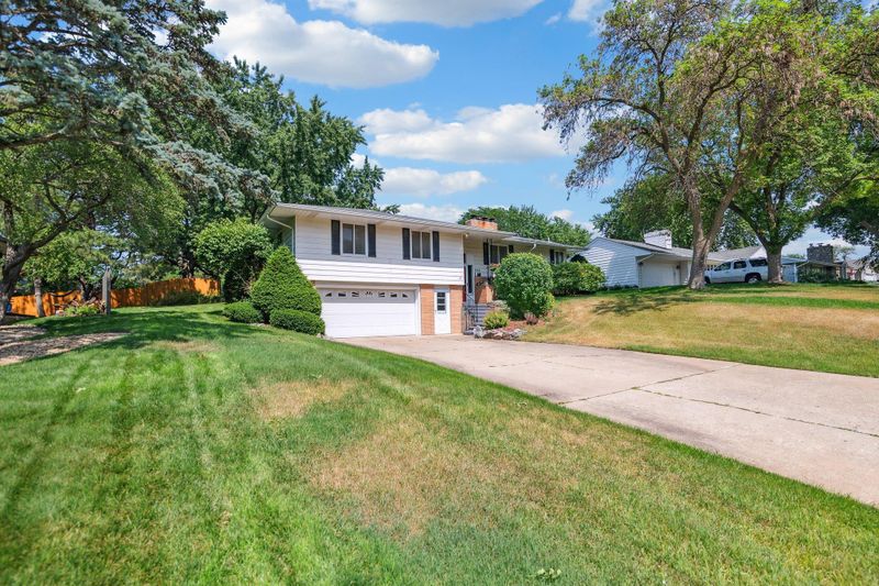 5152 Tifton Dr, Edina, MN 55439