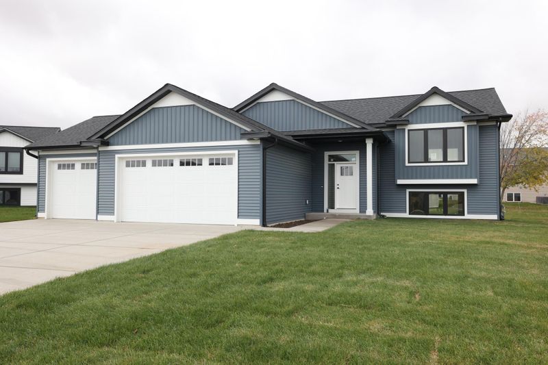 331 Spring Day Ct NE, Eyota, MN 55934