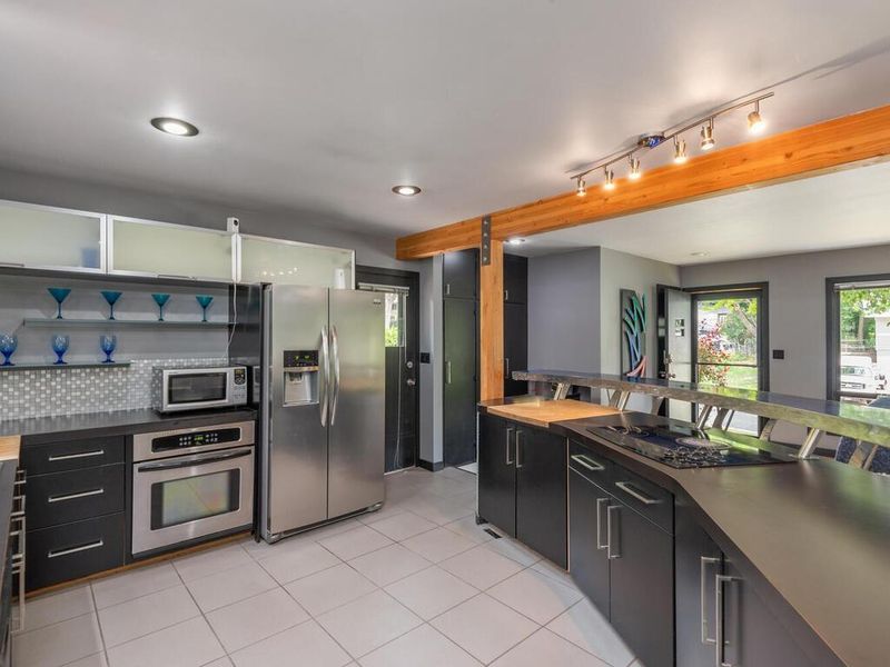 5001 Woodridge Rd, Mound, MN 55364