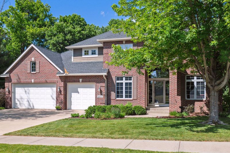 8415 Mission Hills Ln, Chanhassen, MN 55317