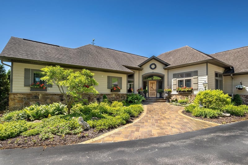 814 Spring Brook Dr, Winona, MN 55987