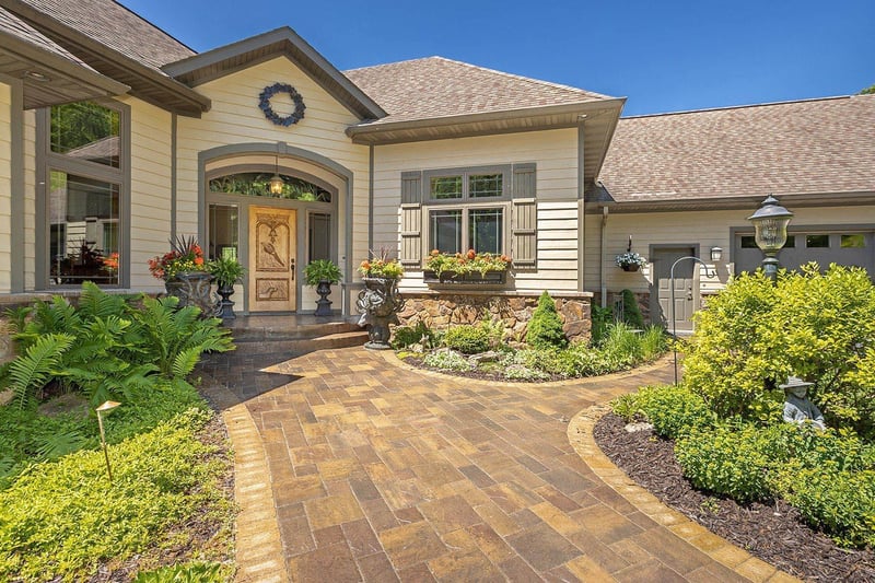 814 Spring Brook Dr, Winona, MN 55987