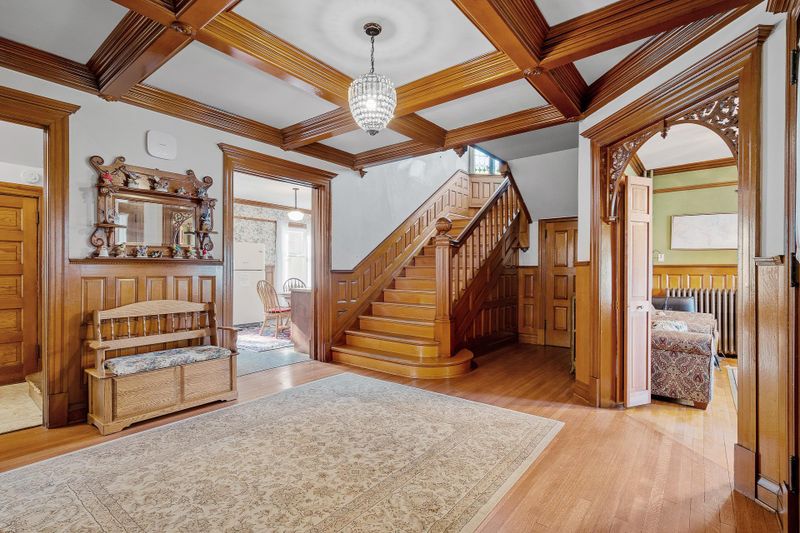1007 Sibley St, Hastings, MN 55033