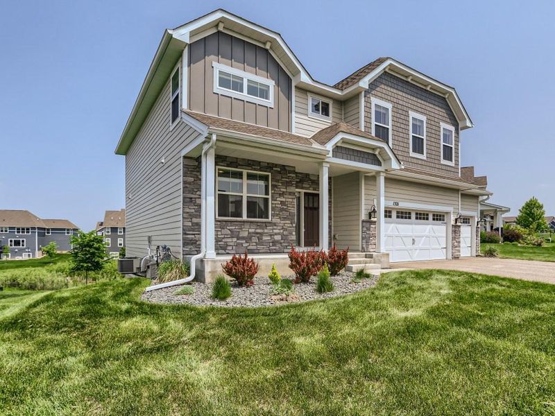 1321 Interlachen Dr, Eagan, MN 55123