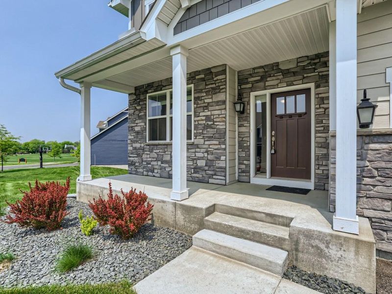 1321 Interlachen Dr, Eagan, MN 55123