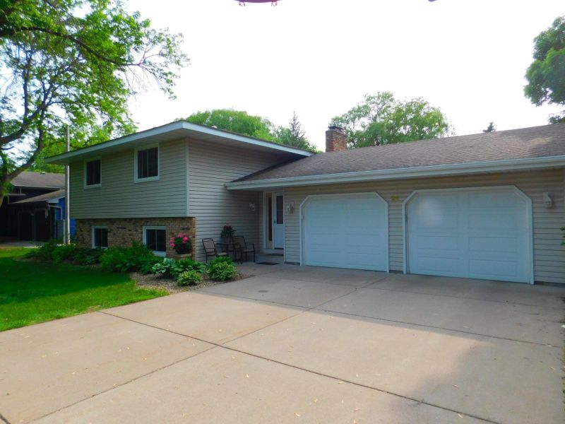 24 W Golden Lake Rd, Circle Pines, MN 55014