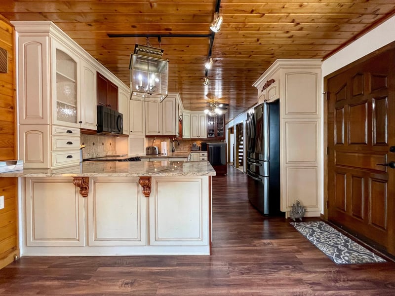 32385 290th St, Worthington, MN 56187