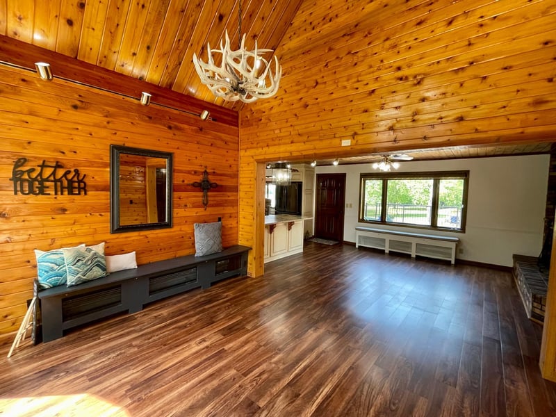 32385 290th St, Worthington, MN 56187