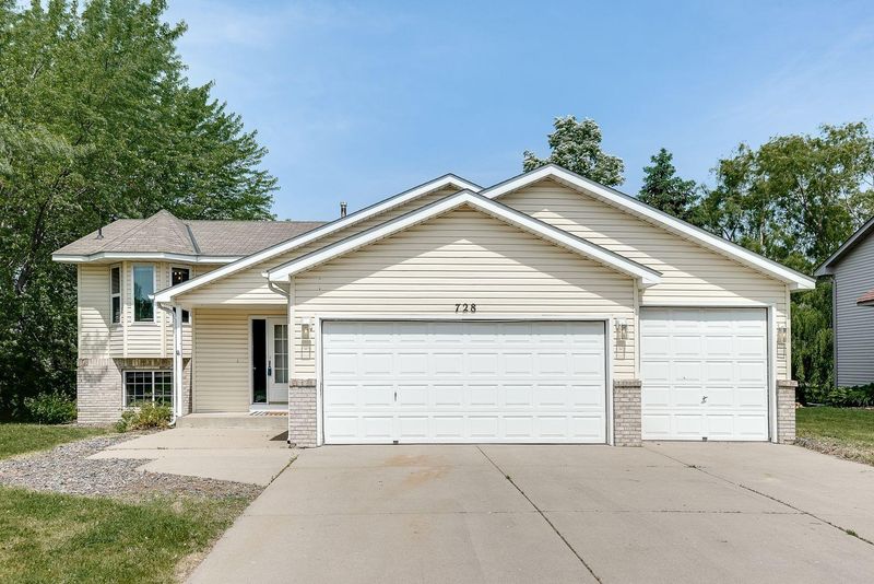 728 Countryside Rd, Waconia, MN 55387