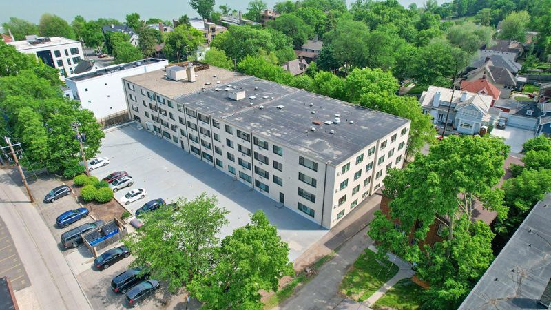 2700 W 44th St #303, Minneapolis, MN 55410