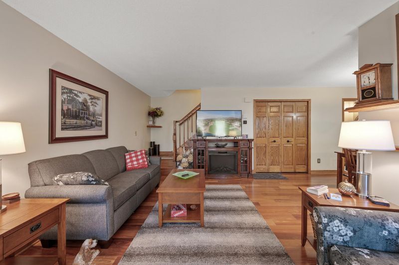 4261 Parkview Ct, Vadnais Heights, MN 55127