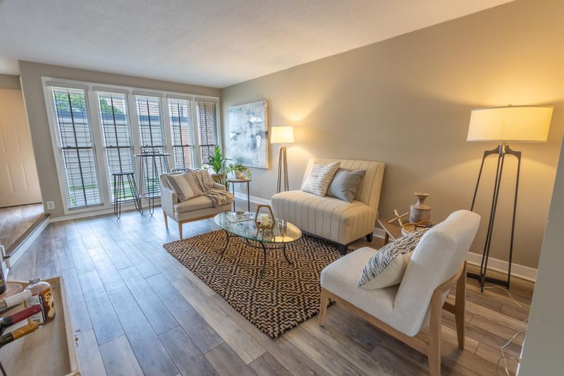 6401 Barrie Rd, Edina, MN 55435