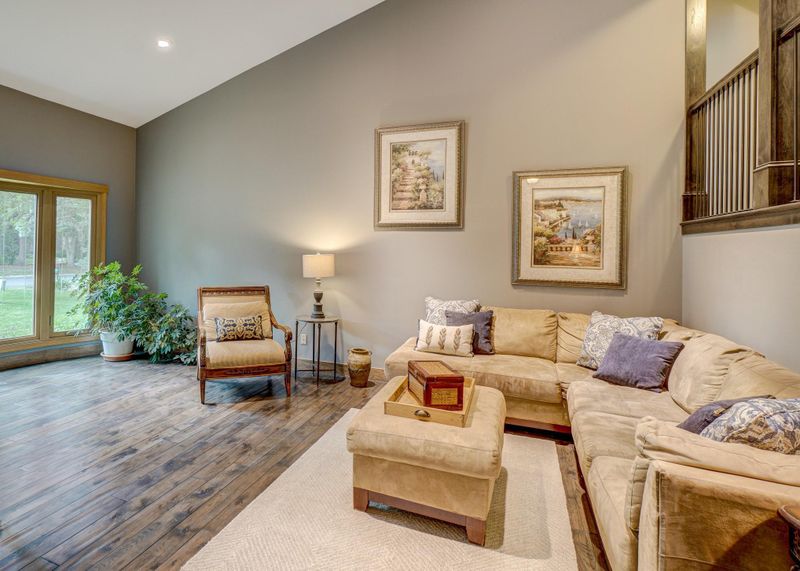 1241 Nursery Hill Ln, Arden Hills, MN 55112