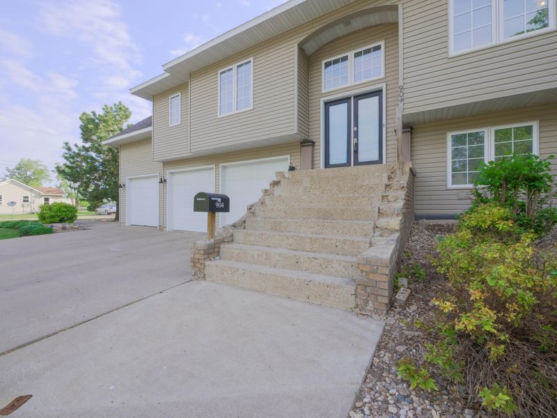904 Colorado Ave, Morris, MN 56267