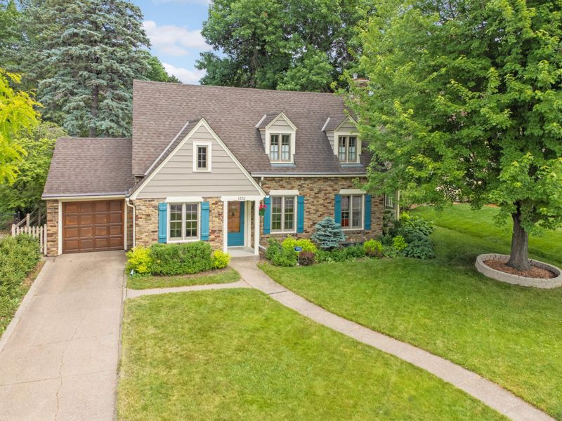 1332 Como Blvd E, Saint Paul, MN 55117