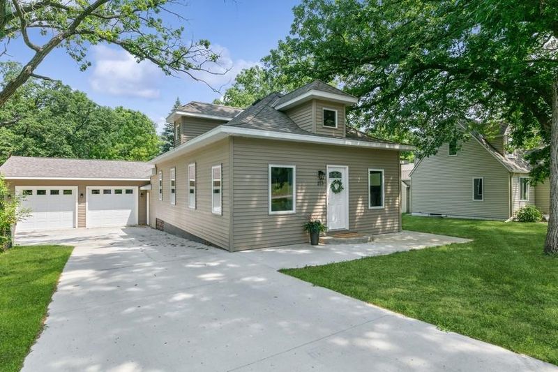 213 2nd Ave NE, New London, MN 56273