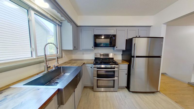 3050 Grimes Ave N, Robbinsdale, MN 55422