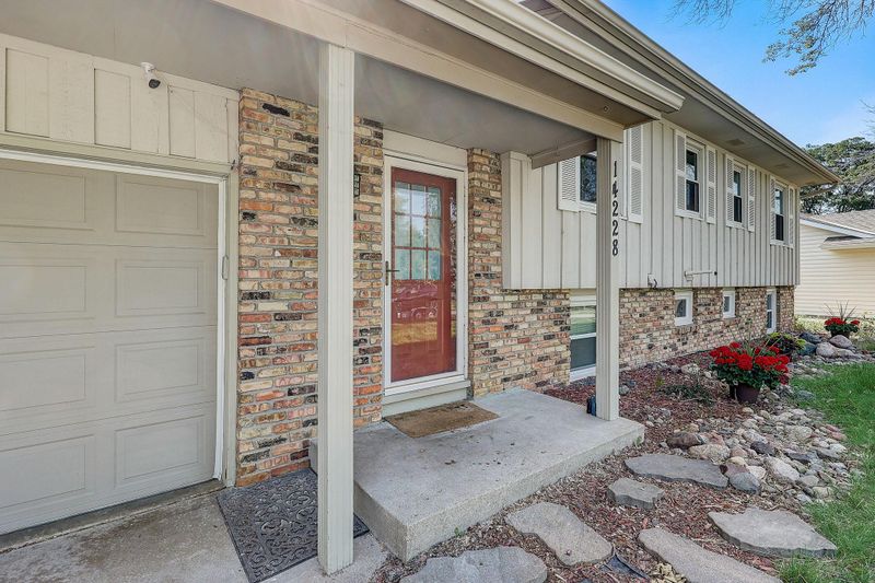 14228 Garrett Ave, Apple Valley, MN 55124