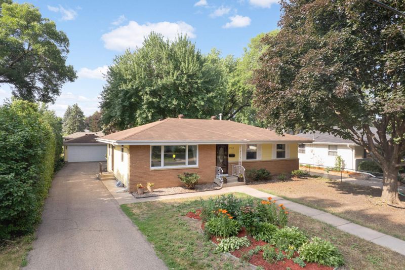 2908 Townview Ave NE, Saint Anthony, MN 55418