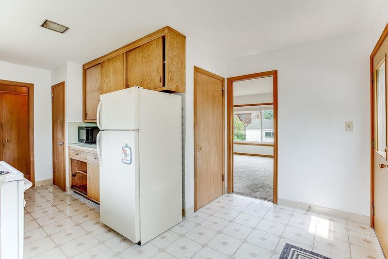 1384 Cohansey St, Saint Paul, MN 55117