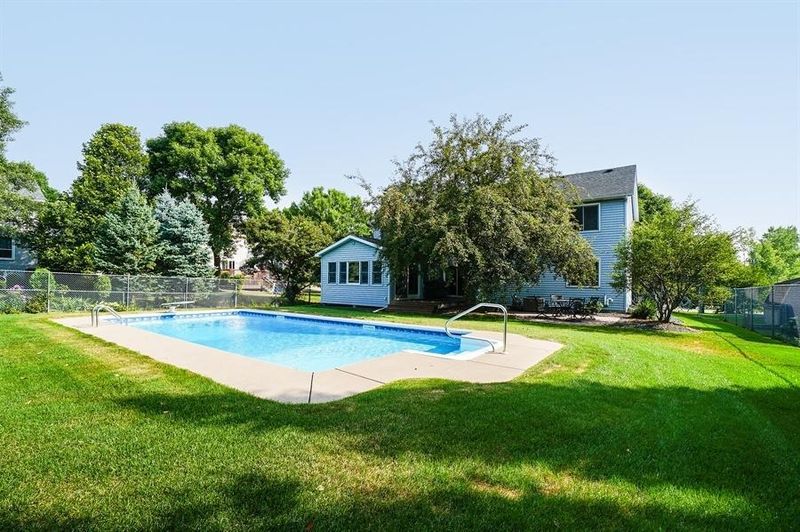 2528 Leyland Trl, Woodbury, MN 55125