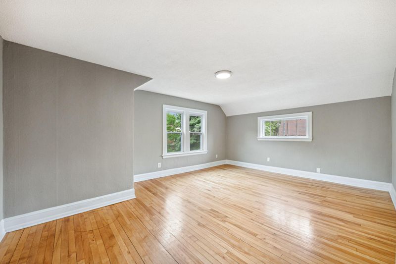 677 Jessamine Ave E, Saint Paul, MN 55106