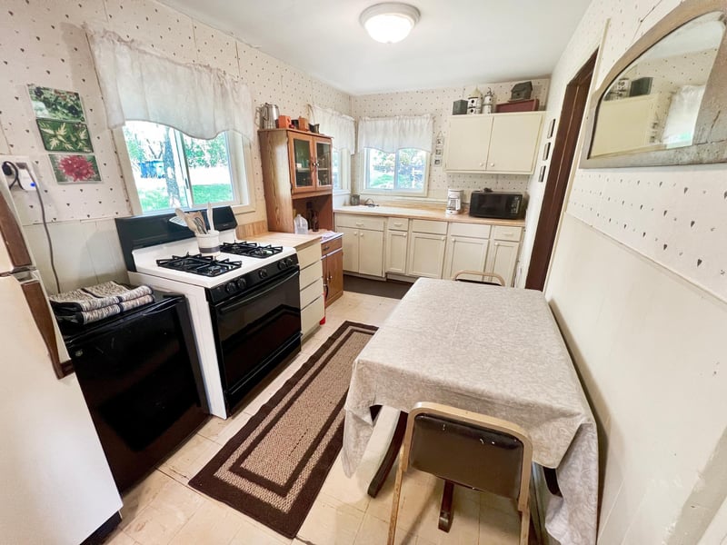 2 Koch Cir, Tracy, MN 56175