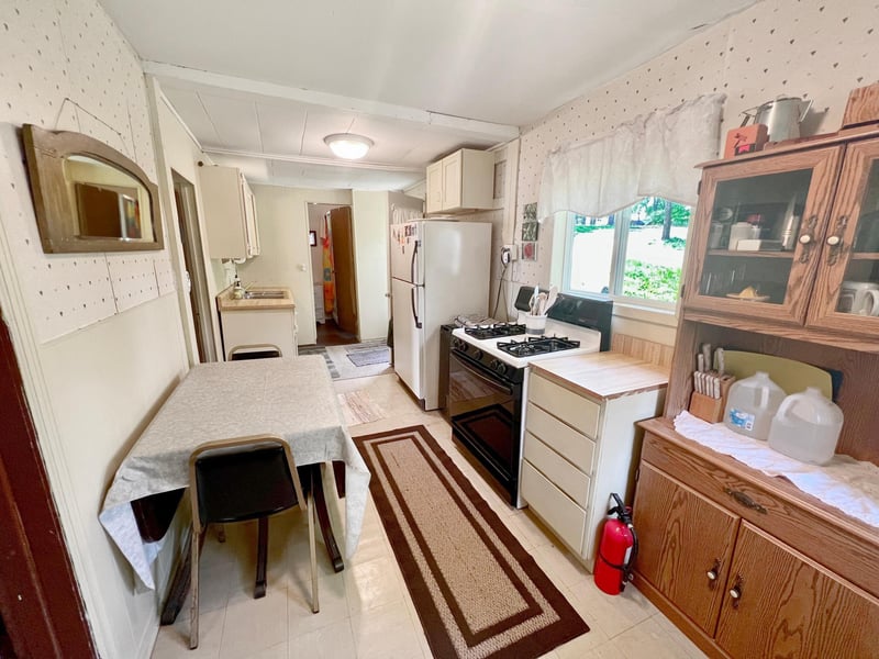 2 Koch Cir, Tracy, MN 56175