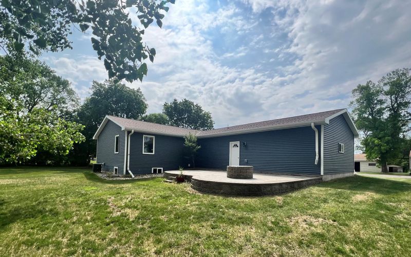 818 Bluff St, Graceville, MN 56240