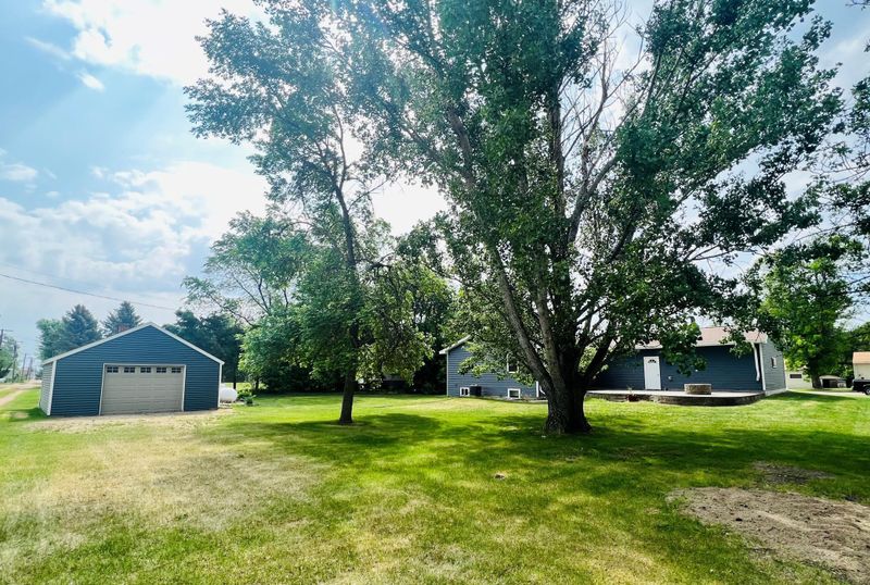818 Bluff St, Graceville, MN 56240