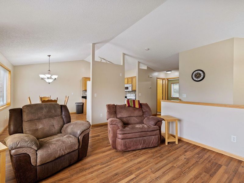1316 Willow Trl, Farmington, MN 55024