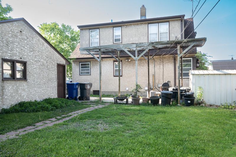1740 Euclid St, Saint Paul, MN 55106
