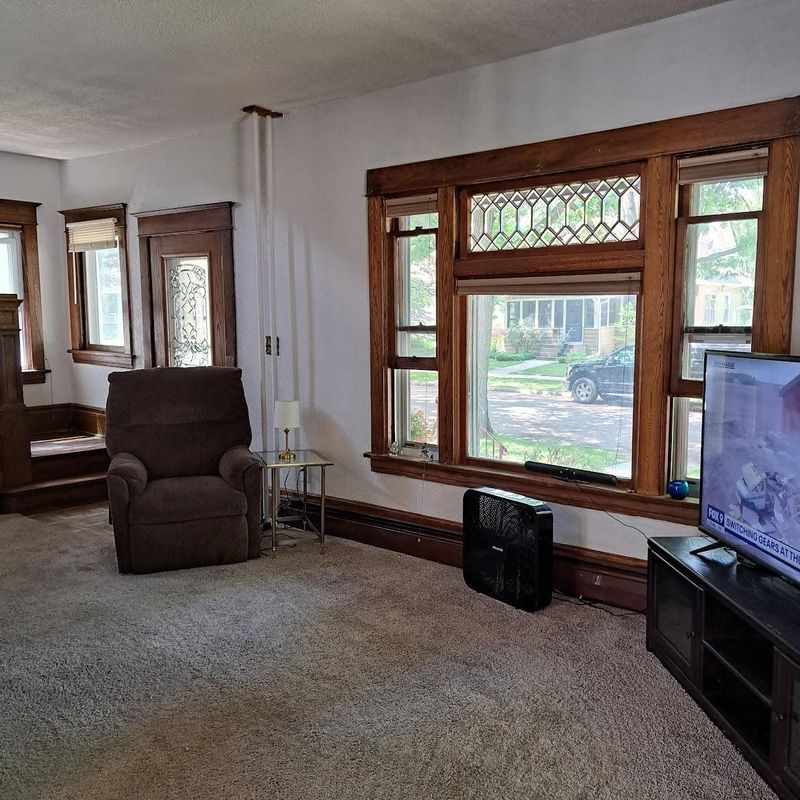 1126 Argyle St, Saint Paul, MN 55103