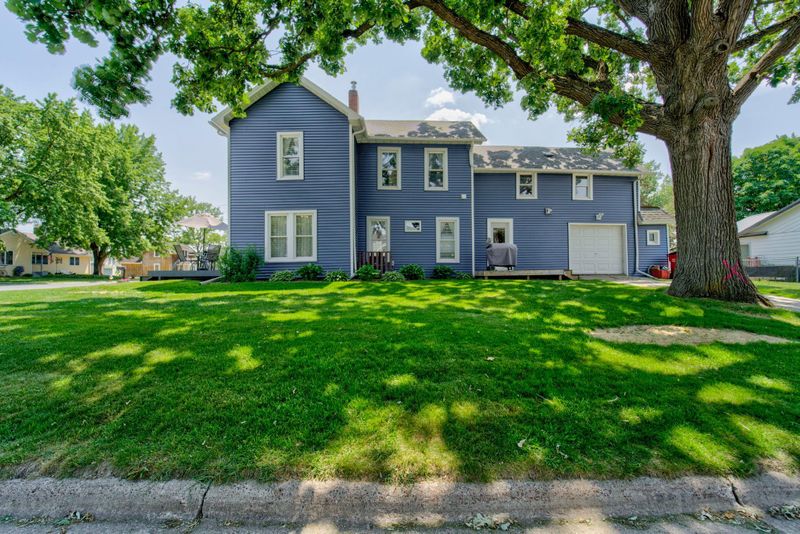 140 5th St NW, Plainview, MN 55964