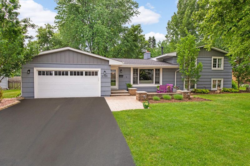 5705 W 68th St, Edina, MN 55439